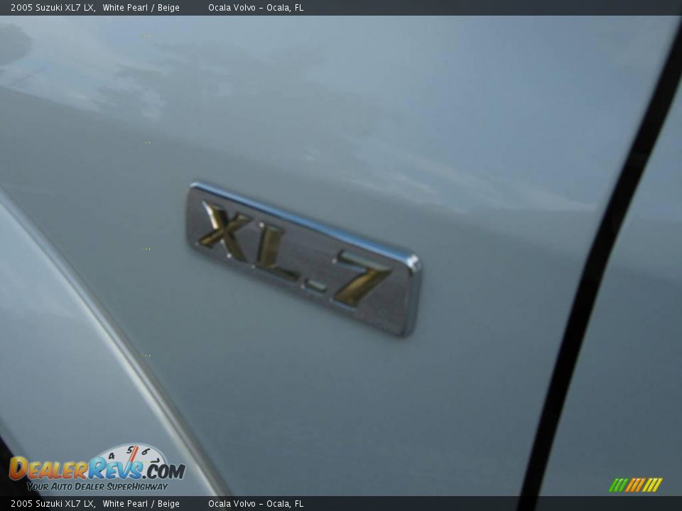 2005 Suzuki XL7 LX White Pearl / Beige Photo #14