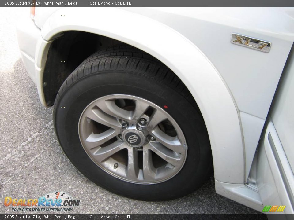 2005 Suzuki XL7 LX White Pearl / Beige Photo #15