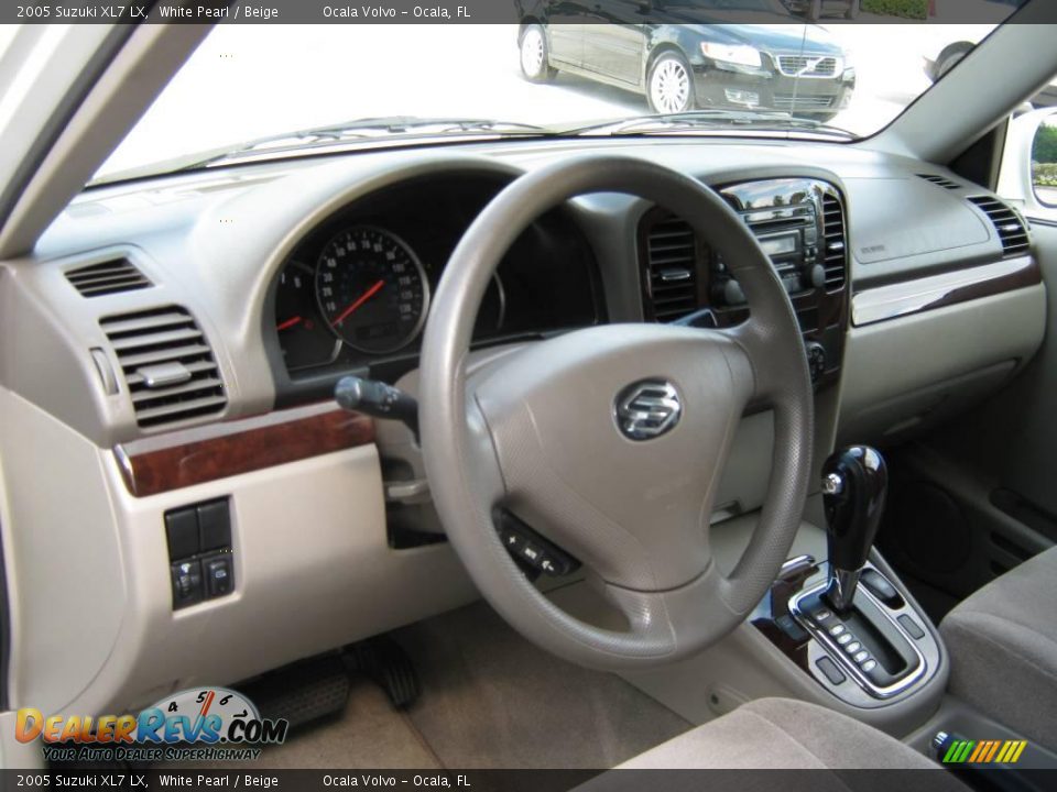 2005 Suzuki XL7 LX White Pearl / Beige Photo #19