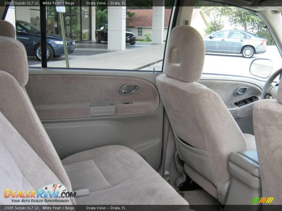 2005 Suzuki XL7 LX White Pearl / Beige Photo #21