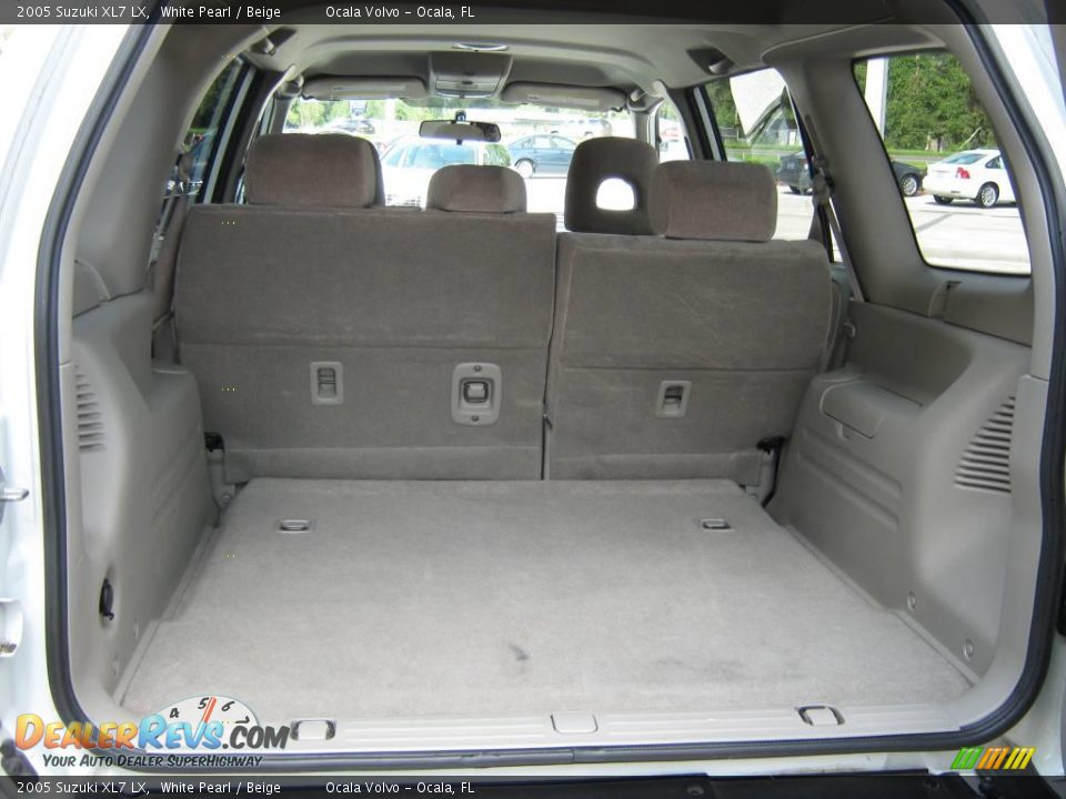 2005 Suzuki XL7 LX White Pearl / Beige Photo #27