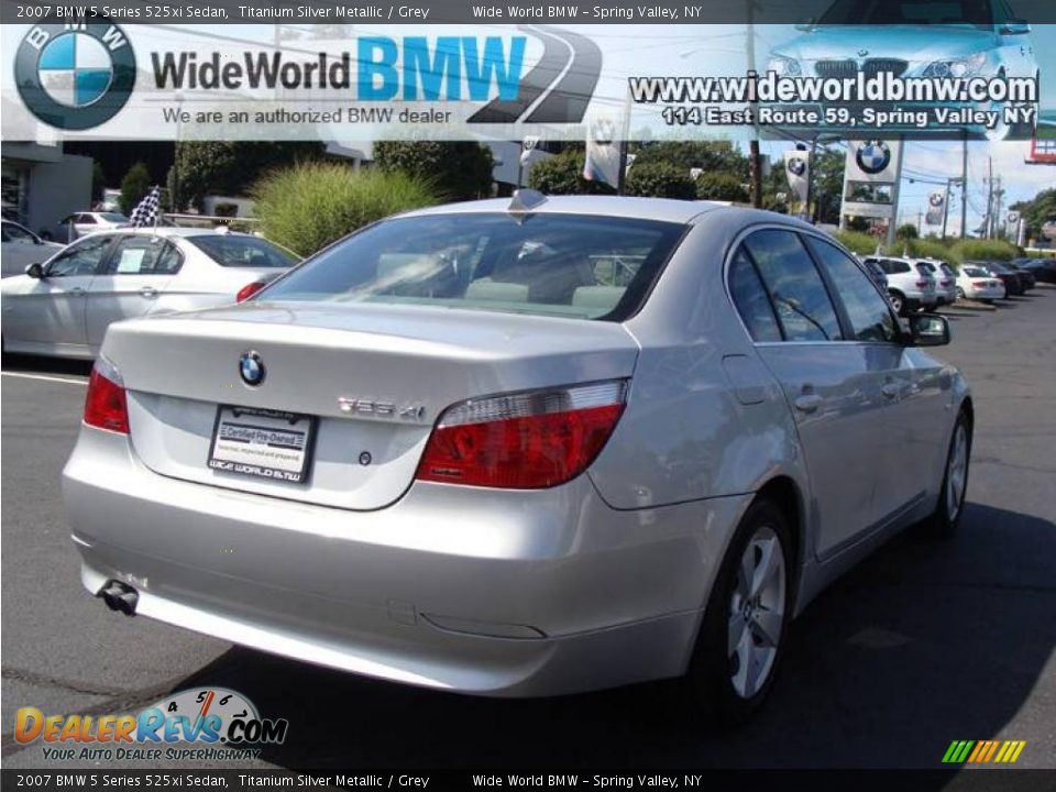 2007 BMW 5 Series 525xi Sedan Titanium Silver Metallic / Grey Photo #4