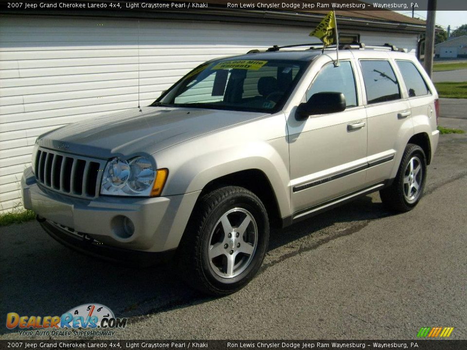 2007 Jeep Grand Cherokee Laredo 4x4 Light Graystone Pearl / Khaki Photo #1