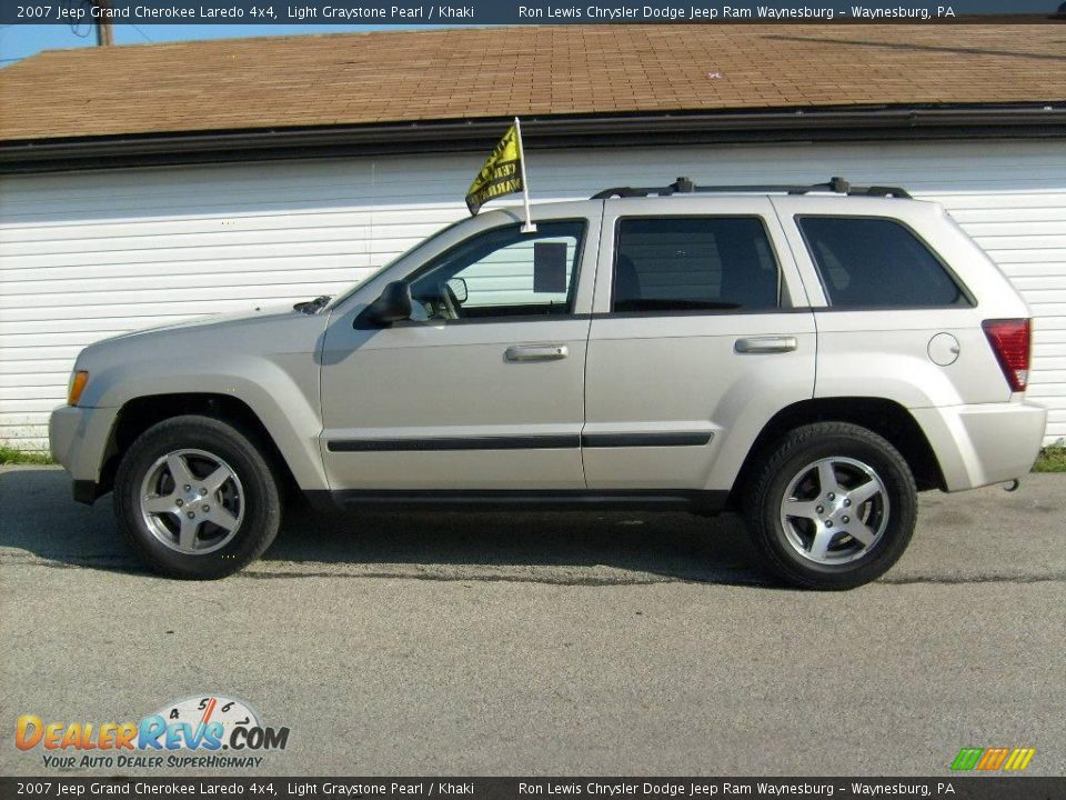 2007 Jeep Grand Cherokee Laredo 4x4 Light Graystone Pearl / Khaki Photo #2