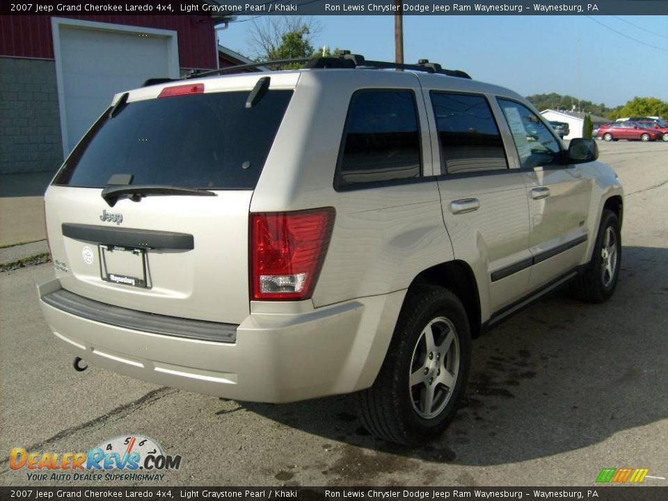 2007 Jeep Grand Cherokee Laredo 4x4 Light Graystone Pearl / Khaki Photo #5