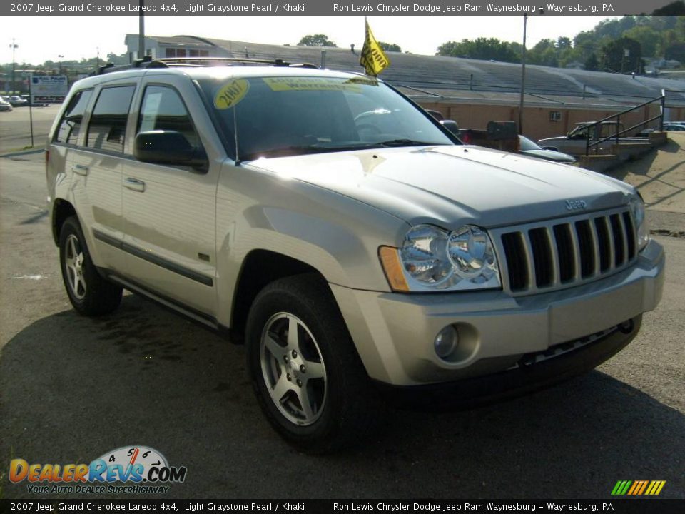 2007 Jeep Grand Cherokee Laredo 4x4 Light Graystone Pearl / Khaki Photo #6