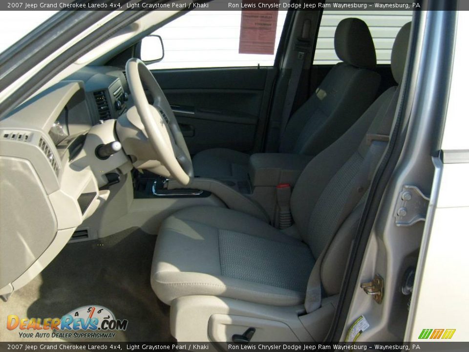 2007 Jeep Grand Cherokee Laredo 4x4 Light Graystone Pearl / Khaki Photo #9