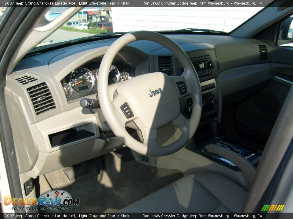2007 Jeep Grand Cherokee Laredo 4x4 Light Graystone Pearl / Khaki Photo #10