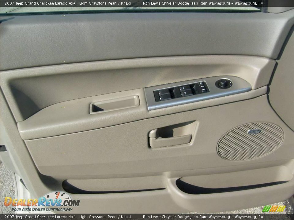 2007 Jeep Grand Cherokee Laredo 4x4 Light Graystone Pearl / Khaki Photo #11