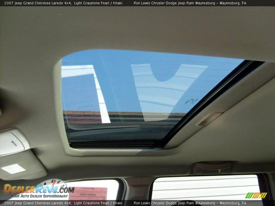2007 Jeep Grand Cherokee Laredo 4x4 Light Graystone Pearl / Khaki Photo #12