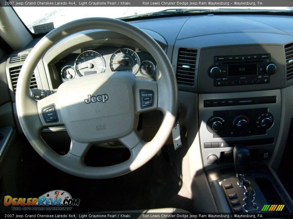 2007 Jeep Grand Cherokee Laredo 4x4 Light Graystone Pearl / Khaki Photo #15
