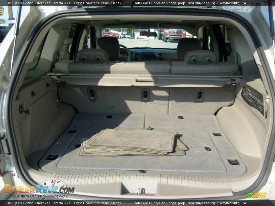 2007 Jeep Grand Cherokee Laredo 4x4 Light Graystone Pearl / Khaki Photo #16