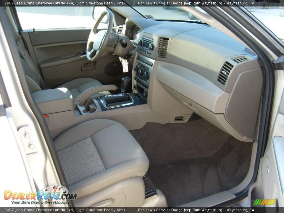 2007 Jeep Grand Cherokee Laredo 4x4 Light Graystone Pearl / Khaki Photo #19