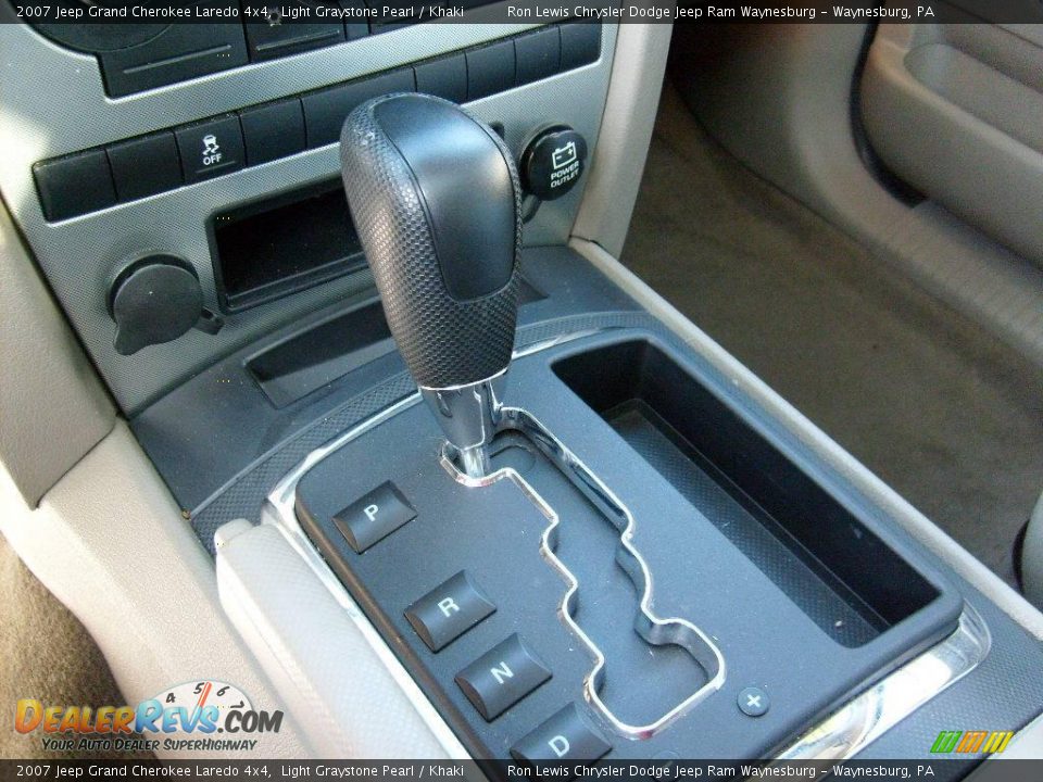 2007 Jeep Grand Cherokee Laredo 4x4 Light Graystone Pearl / Khaki Photo #23