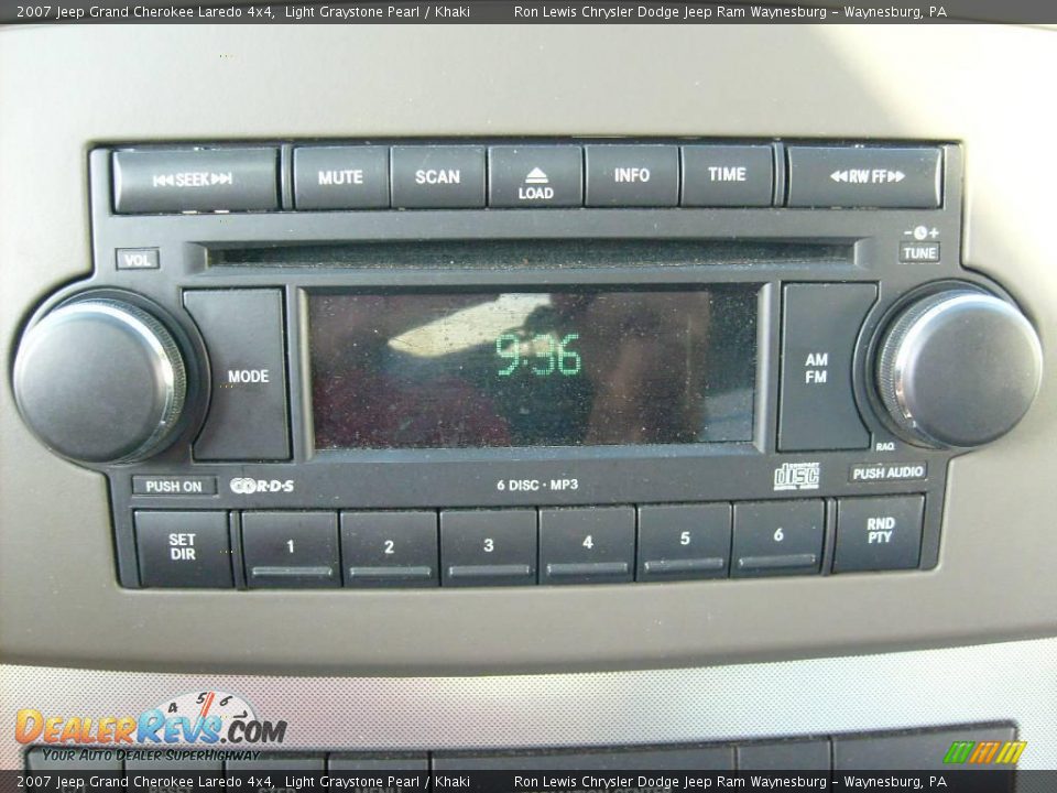 2007 Jeep Grand Cherokee Laredo 4x4 Light Graystone Pearl / Khaki Photo #24