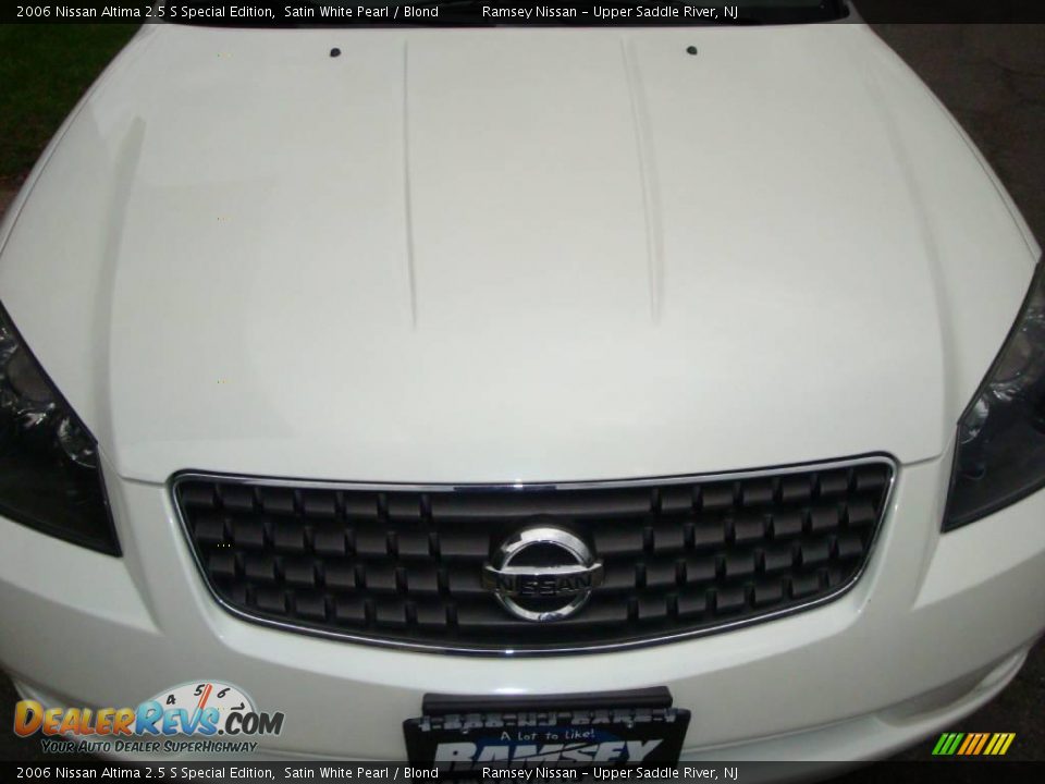 2006 Nissan Altima 2.5 S Special Edition Satin White Pearl / Blond Photo #17