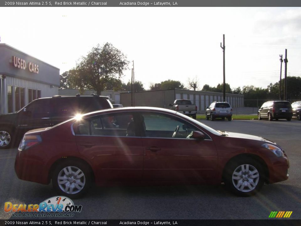 2009 Nissan Altima 2.5 S Red Brick Metallic / Charcoal Photo #2