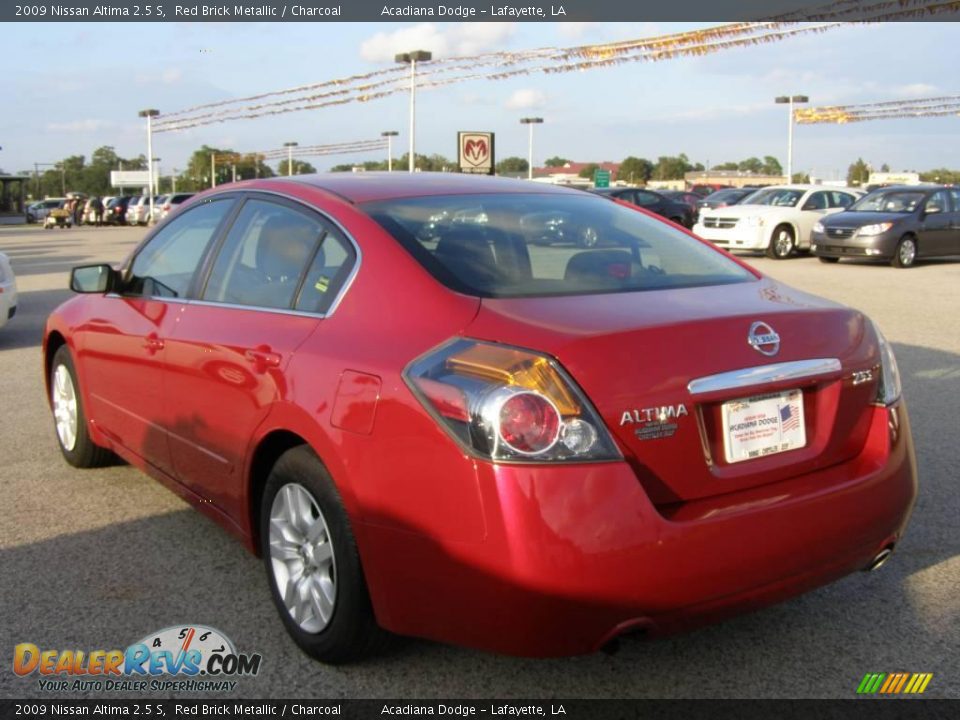 2009 Nissan Altima 2.5 S Red Brick Metallic / Charcoal Photo #5