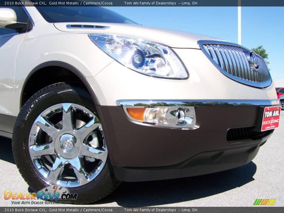 2010 Buick Enclave CXL Gold Mist Metallic / Cashmere/Cocoa Photo #2