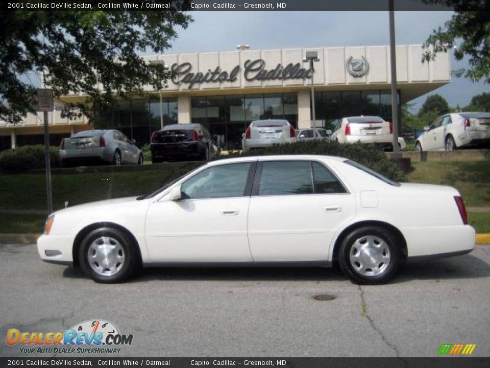 2001 Cadillac DeVille Sedan Cotillion White / Oatmeal Photo #1