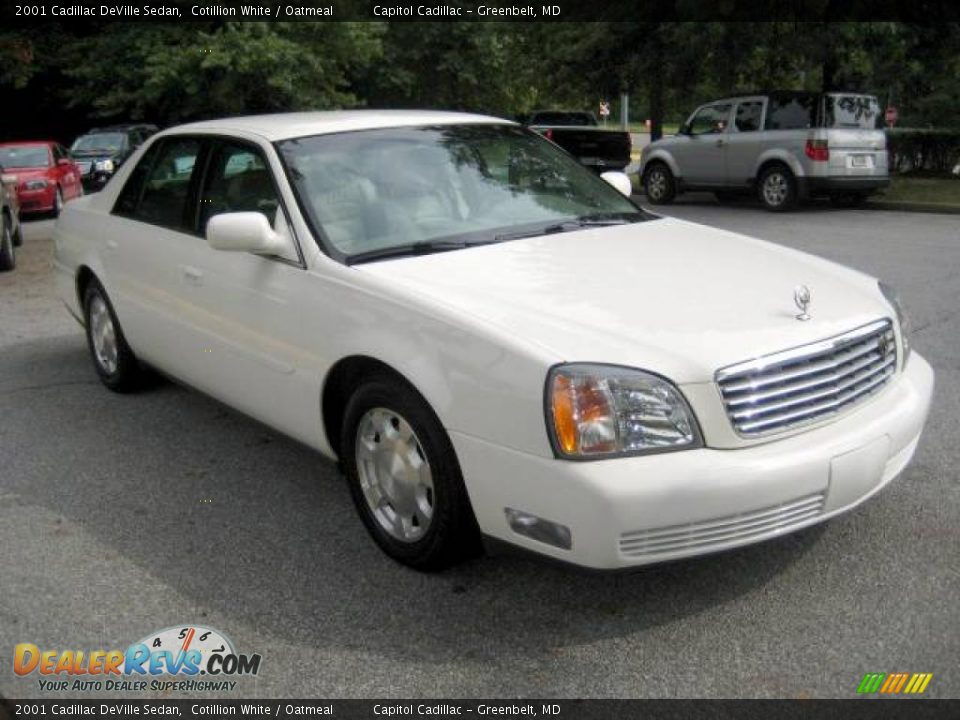 2001 Cadillac DeVille Sedan Cotillion White / Oatmeal Photo #6