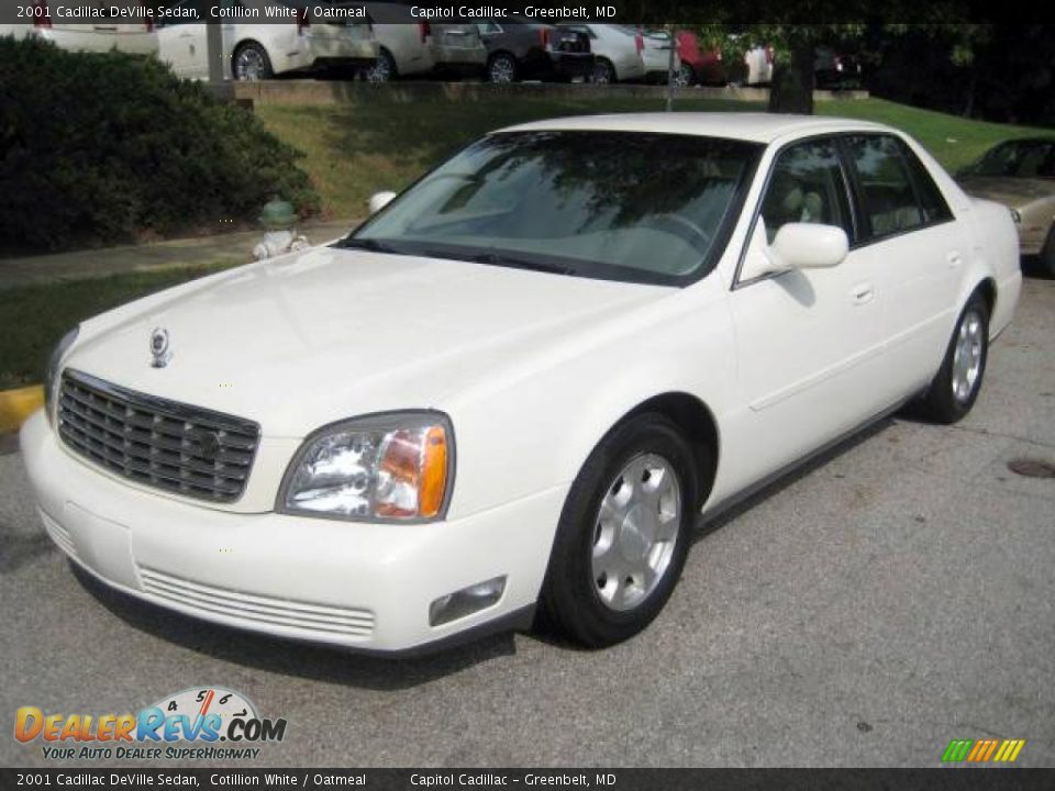 2001 Cadillac DeVille Sedan Cotillion White / Oatmeal Photo #8