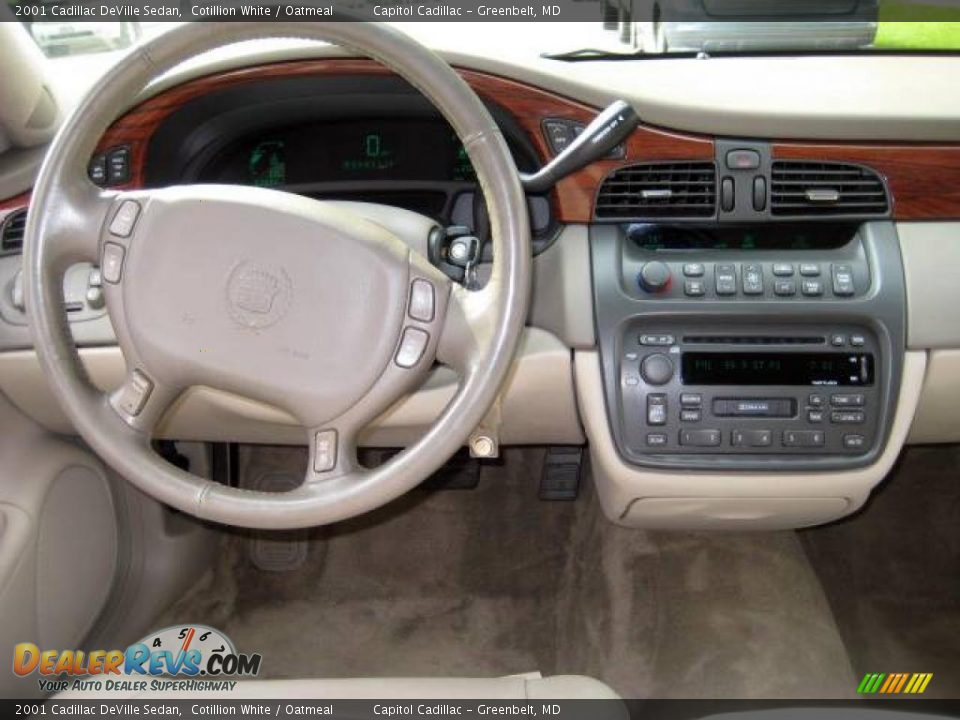 2001 Cadillac DeVille Sedan Cotillion White / Oatmeal Photo #15