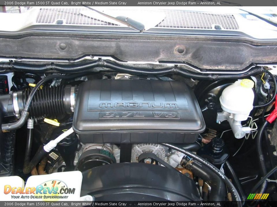 2006 Dodge Ram 1500 ST Quad Cab Bright White / Medium Slate Gray Photo #18