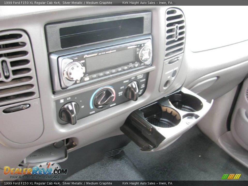 1999 Ford F150 XL Regular Cab 4x4 Silver Metallic / Medium Graphite Photo #16