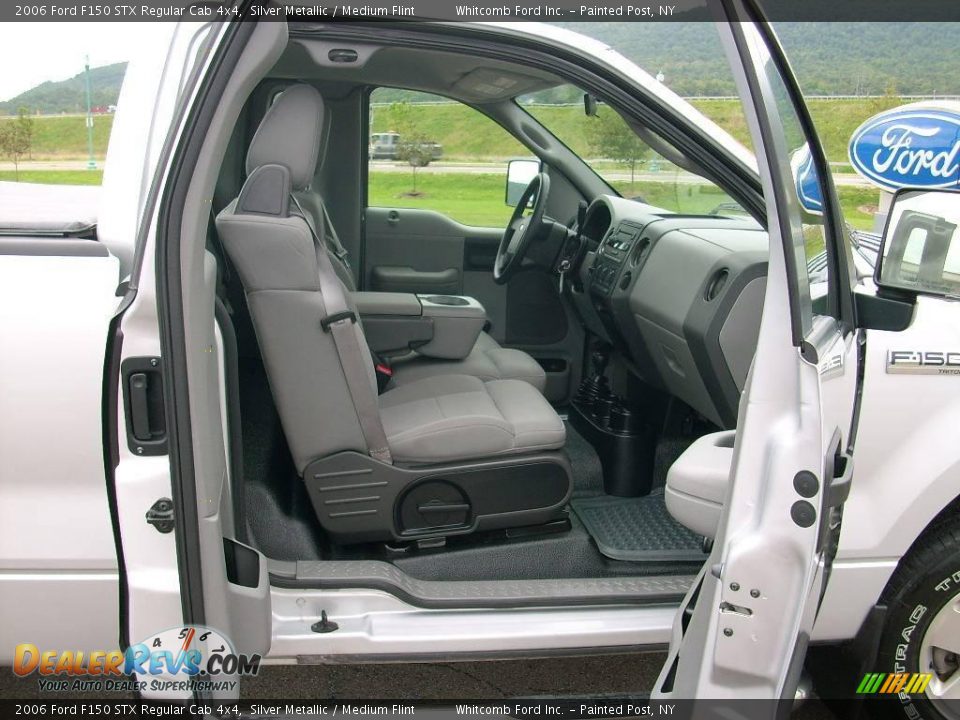 2006 Ford F150 STX Regular Cab 4x4 Silver Metallic / Medium Flint Photo #11