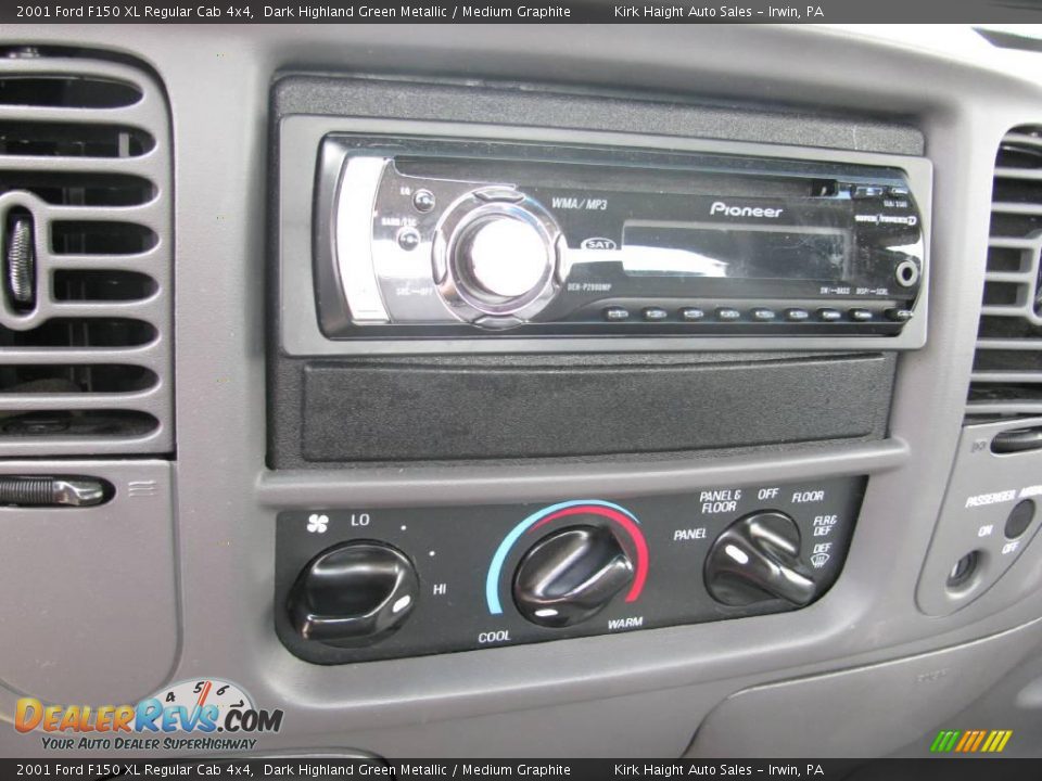 2001 Ford F150 XL Regular Cab 4x4 Dark Highland Green Metallic / Medium Graphite Photo #19