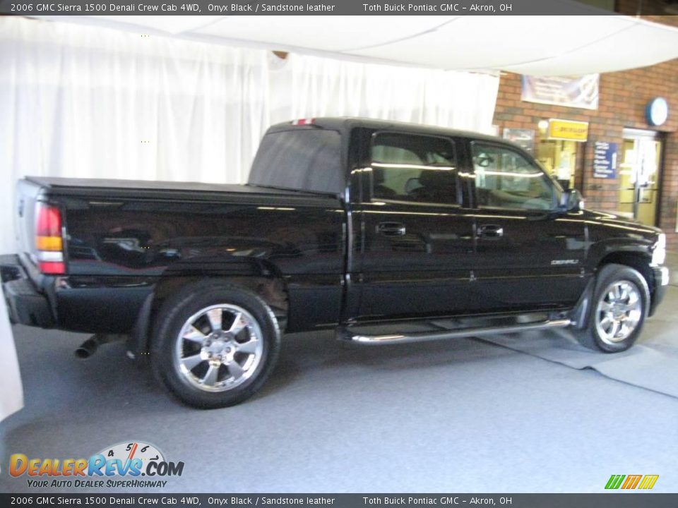 2006 GMC Sierra 1500 Denali Crew Cab 4WD Onyx Black / Sandstone leather Photo #3