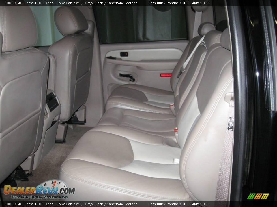 2006 GMC Sierra 1500 Denali Crew Cab 4WD Onyx Black / Sandstone leather Photo #8