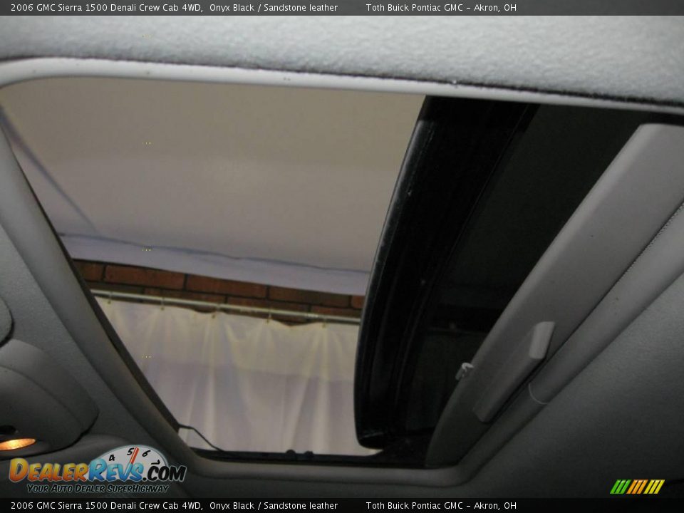 2006 GMC Sierra 1500 Denali Crew Cab 4WD Onyx Black / Sandstone leather Photo #15