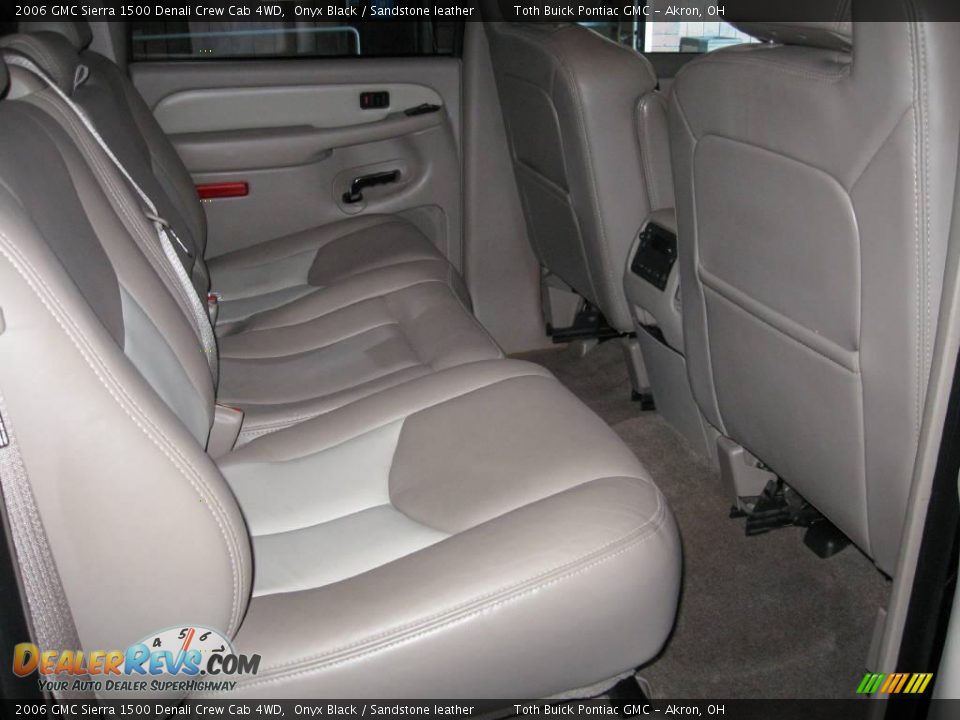 2006 GMC Sierra 1500 Denali Crew Cab 4WD Onyx Black / Sandstone leather Photo #17