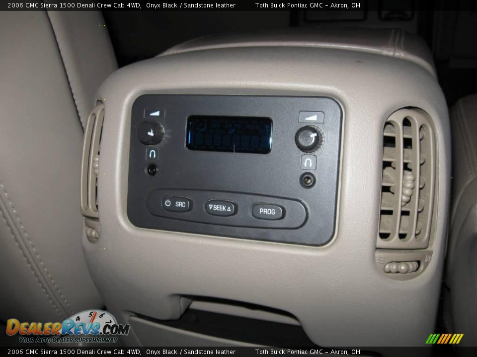 2006 GMC Sierra 1500 Denali Crew Cab 4WD Onyx Black / Sandstone leather Photo #18