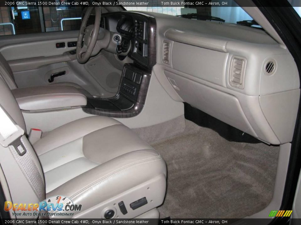 2006 GMC Sierra 1500 Denali Crew Cab 4WD Onyx Black / Sandstone leather Photo #19