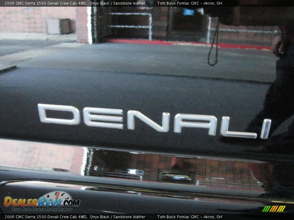 2006 GMC Sierra 1500 Denali Crew Cab 4WD Onyx Black / Sandstone leather Photo #22