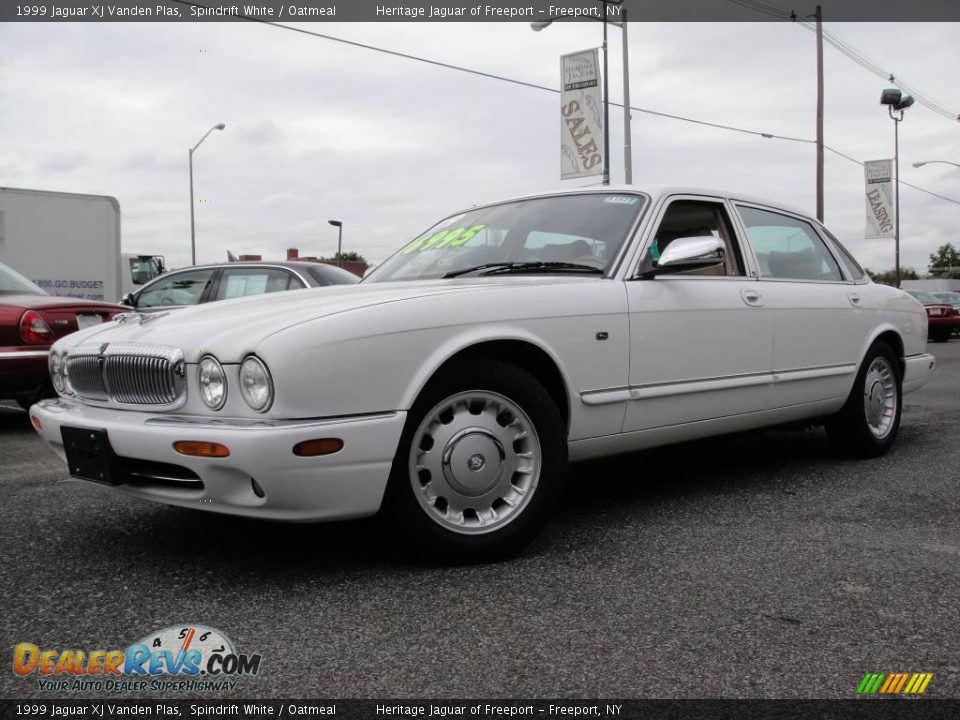 1999 Jaguar XJ Vanden Plas Spindrift White / Oatmeal Photo #1