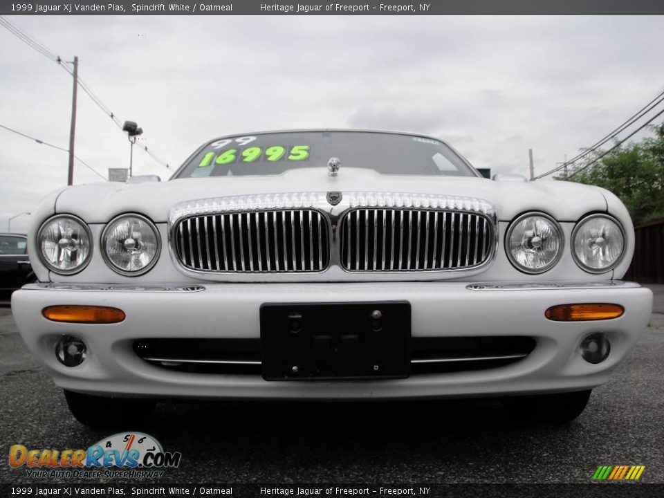 1999 Jaguar XJ Vanden Plas Spindrift White / Oatmeal Photo #2