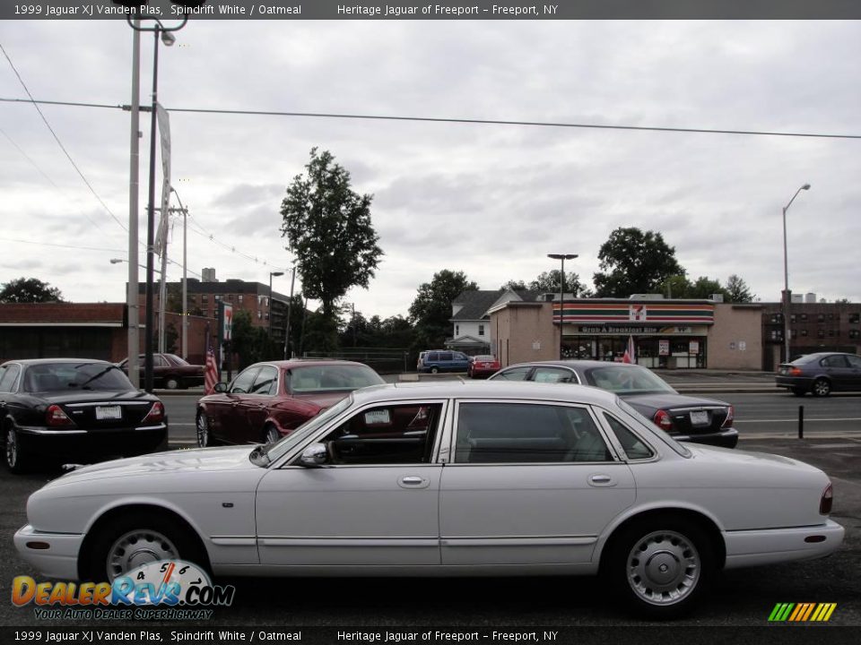 1999 Jaguar XJ Vanden Plas Spindrift White / Oatmeal Photo #3