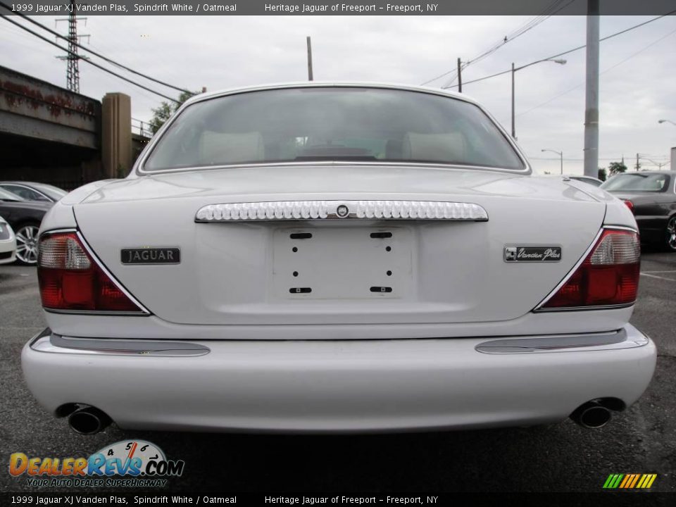 1999 Jaguar XJ Vanden Plas Spindrift White / Oatmeal Photo #5