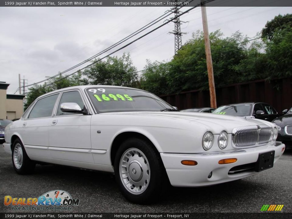 1999 Jaguar XJ Vanden Plas Spindrift White / Oatmeal Photo #8