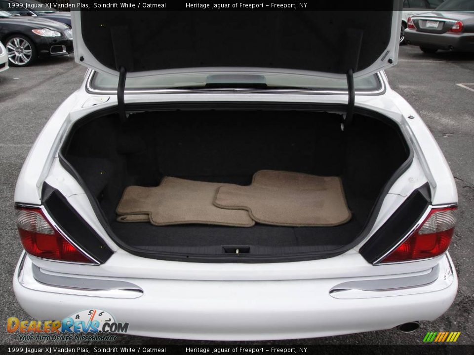 1999 Jaguar XJ Vanden Plas Spindrift White / Oatmeal Photo #9