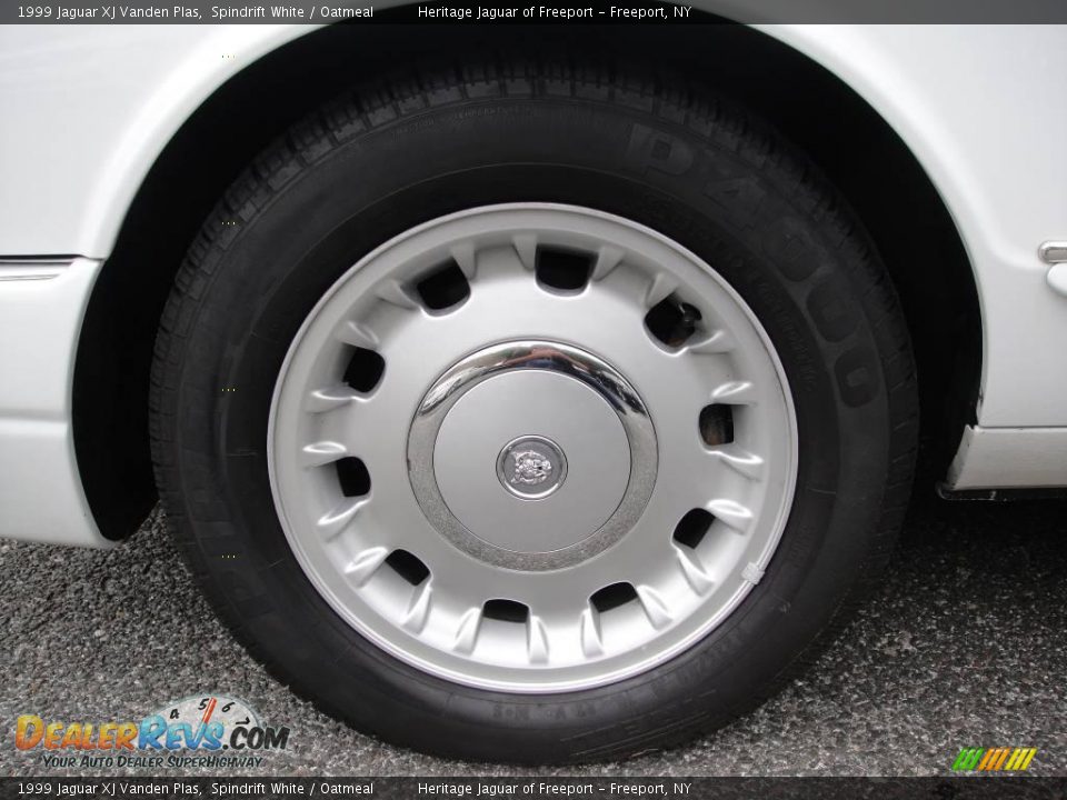 1999 Jaguar XJ Vanden Plas Spindrift White / Oatmeal Photo #11