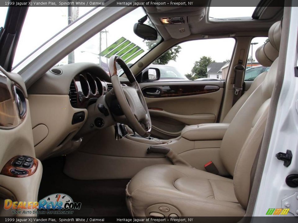 1999 Jaguar XJ Vanden Plas Spindrift White / Oatmeal Photo #14