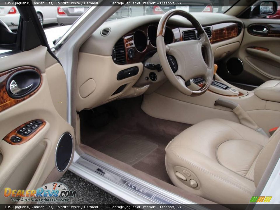 1999 Jaguar XJ Vanden Plas Spindrift White / Oatmeal Photo #15