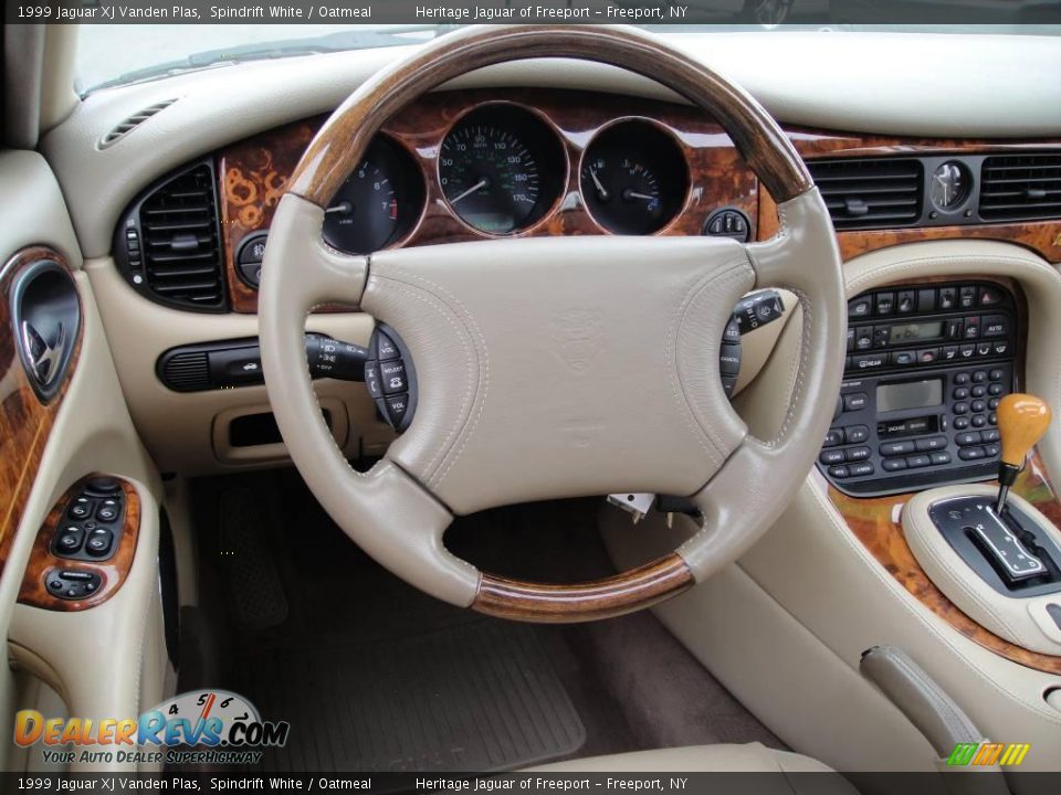 1999 Jaguar XJ Vanden Plas Spindrift White / Oatmeal Photo #16
