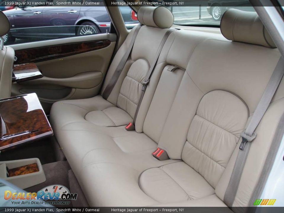 1999 Jaguar XJ Vanden Plas Spindrift White / Oatmeal Photo #18