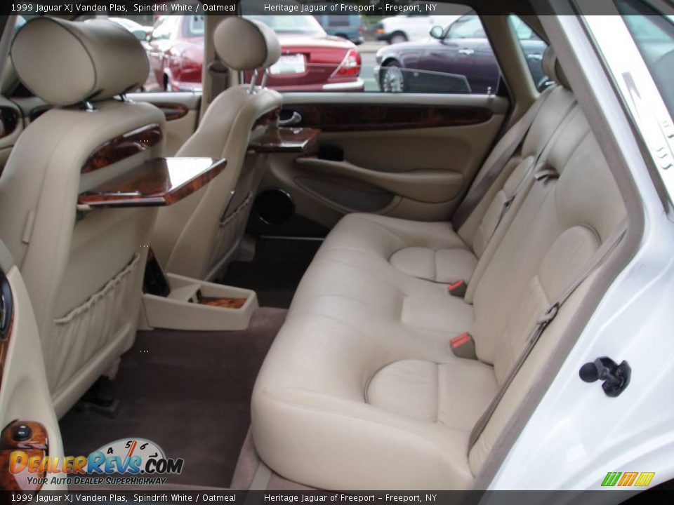 1999 Jaguar XJ Vanden Plas Spindrift White / Oatmeal Photo #19